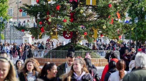 Εορταστικό ωράριο Χριστουγέννων: Ανοιχτά την Κυριακή καταστήματα και σούπερ μάρκετ