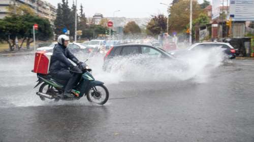 Κακοκαιρία: &quot;Πνίγηκε&quot; η Βορειοανατολική Αττική - Πού θα &quot;χτυπήσει&quot; αύριο η κακοκαιρία