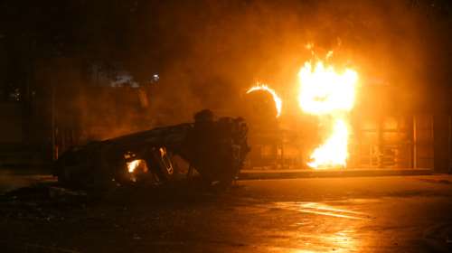 Εικόνες χάους στη Σρι Λάνκα: Πυρά στην πρωθυπουργική κατοικία - 5 νεκροί και δεκάδες τραυματίες στις διαδηλώσεις