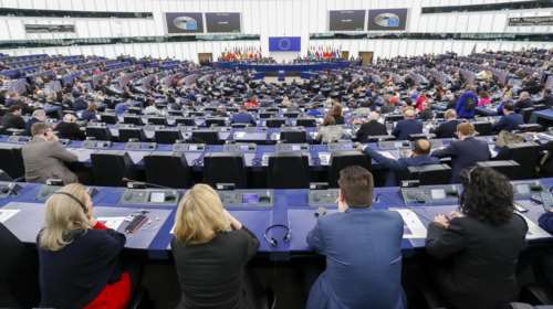 Ενός λεπτού σιγή στο Ευρωκοινοβούλιο για τα θύματα των 7,8 Ρίχτερ σε Τουρκία και Συρία