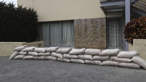 Κακοκαιρία: Προετοιμάζονται οι κάτοικοι για τα καιρικά φαινόμενα - Με ανησυχεί πιο πολύ η Θεσσαλία, λέει ο Κικίλιας