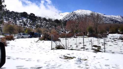 Στα Χανιά ο καιρός τρελάθηκε: Άλλοι πήγαν να λιαστούν κι άλλοι… απέδρασαν στα χιόνια του Ομαλού [Εικόνες+Βίντεο]