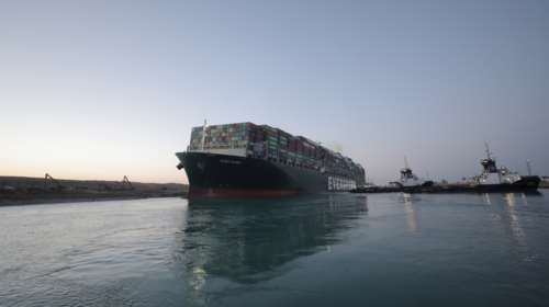 Επανέρχεται στην κανονικότητα η διώρυγα του Σουέζ: 140 πλοία αναμένεται να έχουν περάσει μέσα στην ημέρα