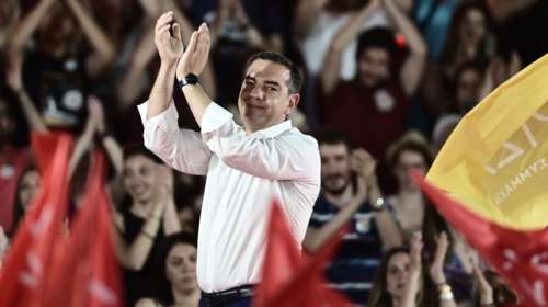 Η συγκίνηση και τα δάκρυα του Τσίπρα στον αποχαιρετισμό της ομιλίας του στο Σύνταγμα [βίντεο]