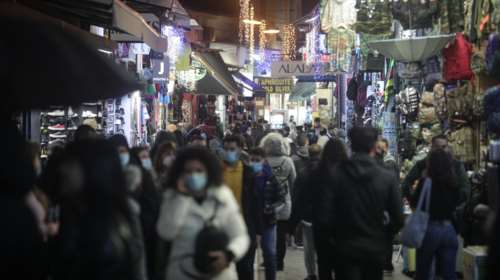 Κορονοϊός: "Καλπάζει" η Ομικρον με σχεδόν 13.000 κρούσματα στην Αττική - 3.496 στη Θεσσαλονίκη