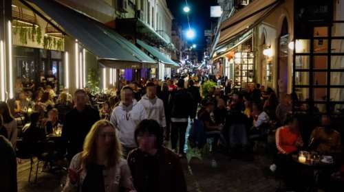 Κορονοϊός: Ψυχρολουσία με πάνω από 1.000 κρούσματα στην Αττική και 828 στη Θεσσαλονίκη - Οι περιοχές στο &quot;κόκκινο&quot;