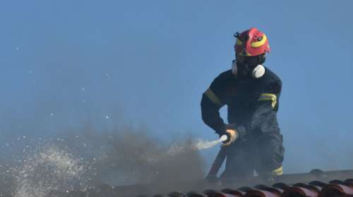 Συστάσεις Πνευμονολόγων: Τι πρέπει να κάνουν όσοι βρίσκονται κοντά στη φωτιά