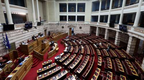 Πέθανε από κορονοϊό ο γιατρός της Βουλής Γιάννης Μητρόπουλος