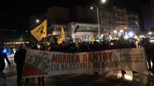 Θεσσαλονίκη: Αγρότες με τα τρακτέρ τους έξω από τον Σιδηροδρομικό Σταθμό - Ζητούν συνάντηση με Μητσοτάκη [εικόνες]