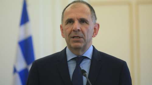 Ξαναχτύπησε ο Ιταλός φαρσέρ: Fake λογαριασμός με το όνομα του Γεραπετρίτη &quot;πέθανε&quot; τον Λουκά Παπαδήμο