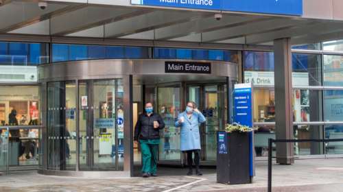 Πότε τελειώνουμε με τον κορονοϊό: Ελπίδες από τον Έλληνα καθηγητή του John Hopkins - Τι εκτιμά