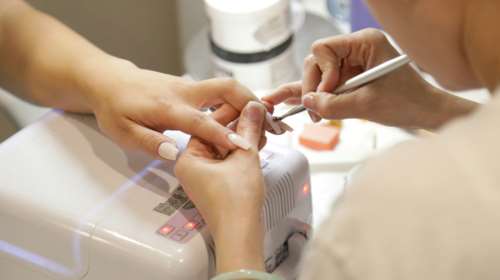 Χανιά: 35.000 ευρώ πρόστιμο σε τεχνίτρια νυχιών που δούλευε στο σπίτι - Η εφορία βρίσκει φοροφυγάδες στα social media