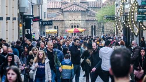 Εορταστικό ωράριο: Στις έξι το απόγευμα θα κλείσουν σήμερα τα καταστήματα - Ανοιχτά την Κυριακή