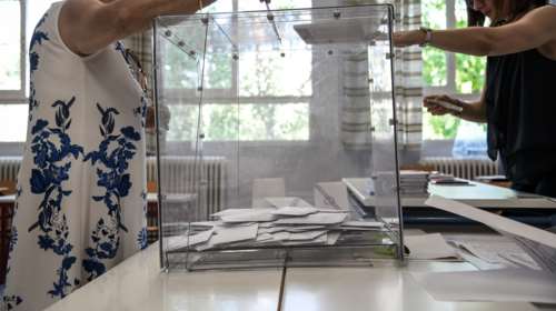 Δημοσκόπηση Real Polls: Κοντά στο 30% η ΝΔ - Δεύτερο αλλά στάσιμο το ΠΑΣΟΚ, σε ελεύθερη πτώση η Πλεύση Ελευθερίας