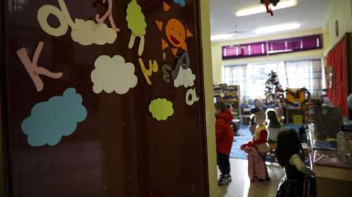 Σοκ στη Θεσσαλονίκη: Στο αυτόφωρο 47χρονη βρεφονηπιοκόμος - Κατηγορείται για ξυλοδαρμούς μικρών παιδιών