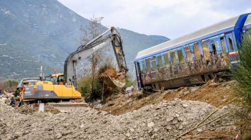 Πυρά ΣΥΡΙΖΑ σε κυβέρνηση: Ποιος ήταν ο υψηλά ιστάμενος που έδωσε το πράσινο φως για το "μπάζωμα" στα Τέμπη;