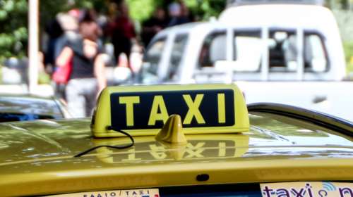 Μόνο 100 από τους 26.000 ταξιτζήδες έχουν κάνουν αίτηση επιδότησης για ηλεκτρικό αυτοκίνητο - Γιατί αντιδρά ο Λυμπερόπουλος
