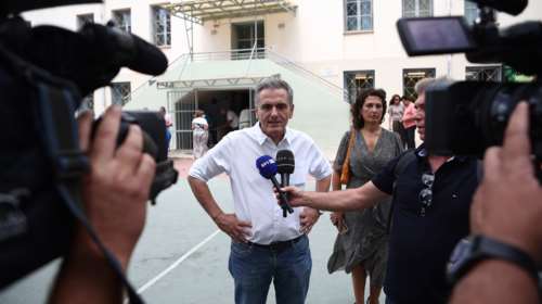 Ευκλείδης Τσακαλώτος: Ψήφισε στη Ν. Ιωνία - &quot;Σημαντική μέρα για τον ΣΥΡΙΖΑ, την κοινωνία, τον κόσμο της Αριστεράς&quot;