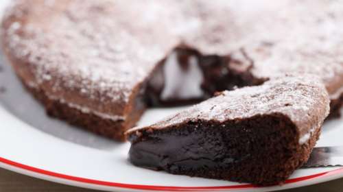 Υγρή σοκολατόπιτα του ονείρου - Εύκολη και γρήγορη συνταγή, έτοιμη σε λίγα λεπτά