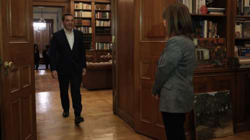 Ο Τσίπρας ζήτησε την παραίτηση Μητσοτάκη μετά τη συνάντηση με Σακελλαροπούλου: &quot;Καθοδηγούσε το εγκληματικό δίκτυο&quot;