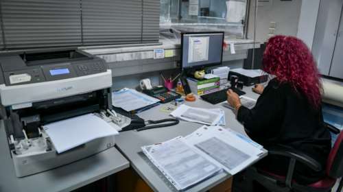 Η ώρα της εφορίας για υδραυλικούς, ηλεκτρολόγους και ταξιτζήδες - Σαρωτικοί έλεγχοι για απόκρυψη εισοδήματος