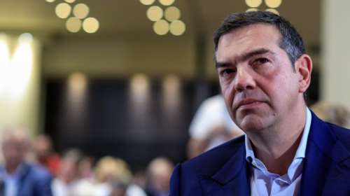 Πυρά Τσίπρα: Ο Πάτσης συμβολίζει τη λεηλασία του δημόσιου πλούτου από τις "γαλάζιες ακρίδες"