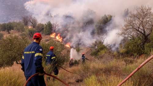 Φωτιά στην Κερατέα - Μήνυμα 112 για εκκένωση προς Ανάβυσσο