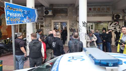 Ομόνοια: Ερωτικό παιχνίδι αυτοϊκανοποίησης ή αυτοκτονία &quot;βλέπει&quot; η ΕΛΑΣ - Τα σενάρια για τον νεκρό άνδρα στο Airbnb