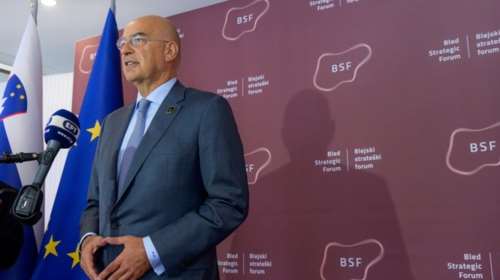 Καρφιά Δένδια κατά της Τουρκίας: "Δεν έχει επιβάλει ούτε μία από τις οικονομικές κυρώσεις στη Ρωσία"