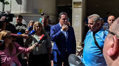Στο Υπ. Υγείας οι τραυματιοφορείς: &quot;Είμαστε όλοι άνω των 50, θέλουμε προσλήψεις και ένταξη στα βαρέα&quot; - Τους συνάντησε ο Γεωργιάδης