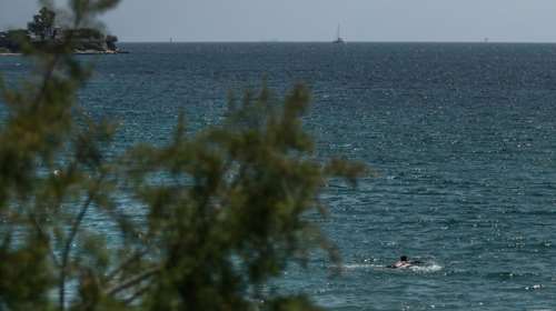 Σοκ στον Άλιμο: Γυναίκα ανασύρθηκε νεκρή από τη θάλασσα