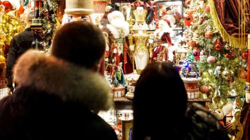 Λάτρεις των Χριστουγέννων οι Έλληνες - Έξι στους δέκα θα ξοδέψουν τα ίδια ή περισσότερα από πέρυσι