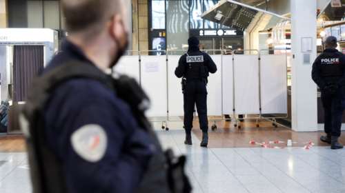 Επίθεση με μαχαίρι στη Γαλλία: Ένας αστυνομικός τραυματίστηκε, νεκρός ο δράστης