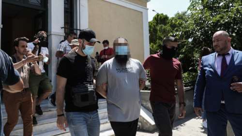 Μονή Πετράκη: &quot;Την ιδέα την πήρα από την Έφη, που έριξε καυστικό υγρό στην Ιωάννα&quot; - Τι λέει μέσα από τη φυλακή ο ιερέας