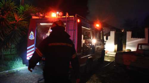 Eμπρηστικός μηχανισμός σε μπαλκόνι πρώτου ορόφου στα Βριλήσσια