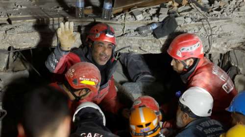 Τουρκία: Άντεξε 205 ώρες κάτω από τα συντρίμμια μέχρι να τη βρουν Ουκρανοί διασώστες