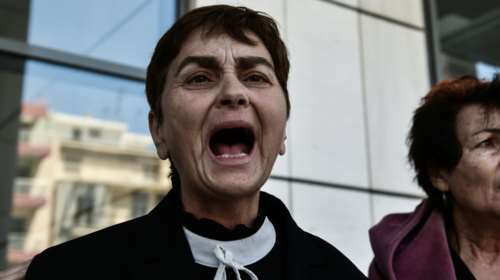 Ξεσπά η μητέρα της Τοπαλούδη για το έγκλημα στην Κω: Ενα κορίτσι σαν τα κρύα τα νερά - Δεν ντρεπόμαστε;