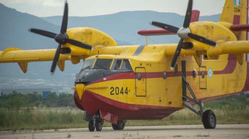Φθιώτιδα: Εντυπωσιακό βίντεο από τα Canadair που επιχείρησαν στην πυρκαγιά στο Λογγίτσι [βίντεο]