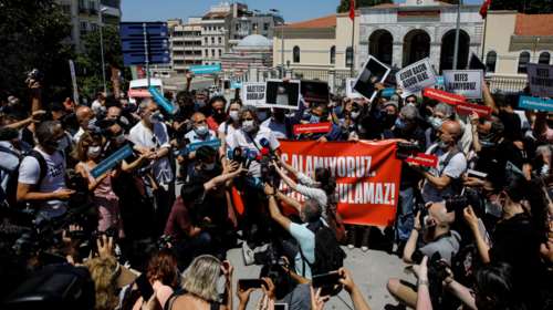 Τουρκία: Οργή δημοσιογράφων για τη σύλληψη του φωτορεπόρτερ Μπουλέντ Κιλίτς του AFP