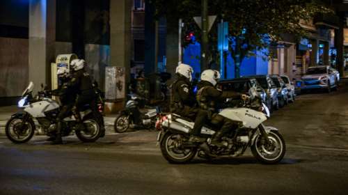 Σοβαρό επεισόδιο στο Χαλάνδρι: 40χρονος πυγμάχος επιτέθηκε και τραυμάτισε με γκλομπ τη μητέρα του και έναν αστυνομικό