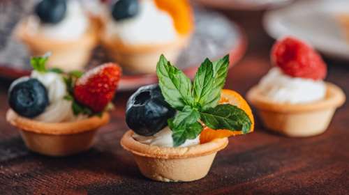 Εορτολόγιο: Ποια ονόματα γιορτάζουν σήμερα, Κυριακή 24 Μαρτίου