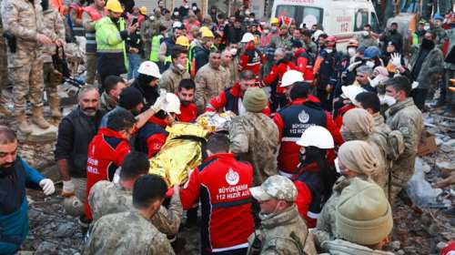 Συνεχίζονται τα &quot;θαύματα&quot; στην Τουρκία: Διασώθηκε γυναίκα 203 ώρες μετά τον φονικό σεισμό