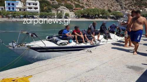 Θρίλερ με τους 8 Τούρκους που έφτασαν με σκάφος στο Ηράκλειο - Είναι στρατιωτικοί και θα ζητήσουν άσυλο