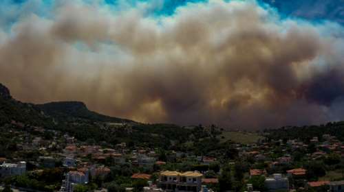 Φωτιά στον Σχίνο: Νέο μήνυμα από το 112 - Εκκενώθηκε και το Αλεποχώρι - Η πυρκαγιά πλησιάζει το χωριό