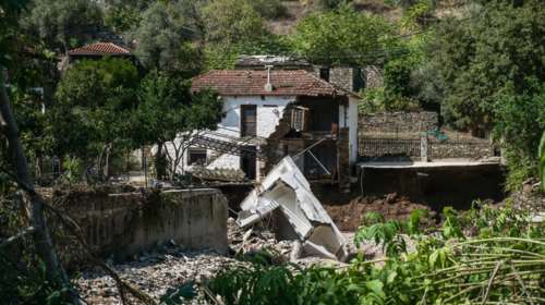 Κακοκαιρία Daniel: Αποκλεισμένο το Πήλιο, θάφτηκε στη λάσπη η παραλία στην Αγριά - Εικόνες απόλυτης καταστροφής