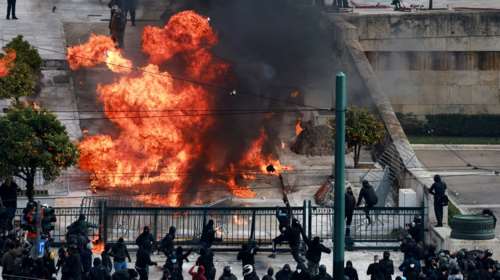 ΕΛΑΣ: 220 προσαγωγές, εκ των οποίων 73 συλλήψεις στην Αθήνα- Τραυματίστηκαν 29 αστυνομικοί