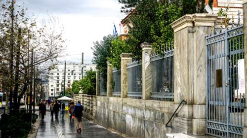 Συννεφιά, άνοδος της θερμοκρασίας και βροχές σήμερα - Τι καιρό θα κάνει την 25η Μαρτίου