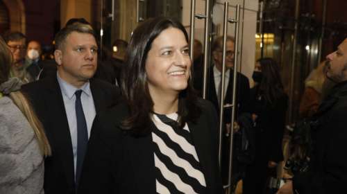 Νίκη Κεραμέως: Οι πολιτικοί είναι κανονικότατοι άνθρωποι - Το Σαββατοκύριακο έκανα ποδήλατο με τον γιο μου [βίντεο]