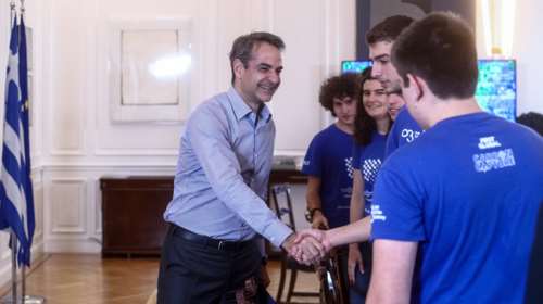 Συνάντηση Μητσοτάκη με την Εθνική Ομάδα Μαθητικής Ρομποτικής - Τι τους παρότρυνε να κάνουν [εικόνες]