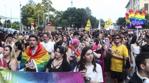 Thessaloniki Pride 2023: Χιλιάδες κόσμου στην παρέλαση - Γέμισαν χρώματα οι δρόμοι [εικόνες]